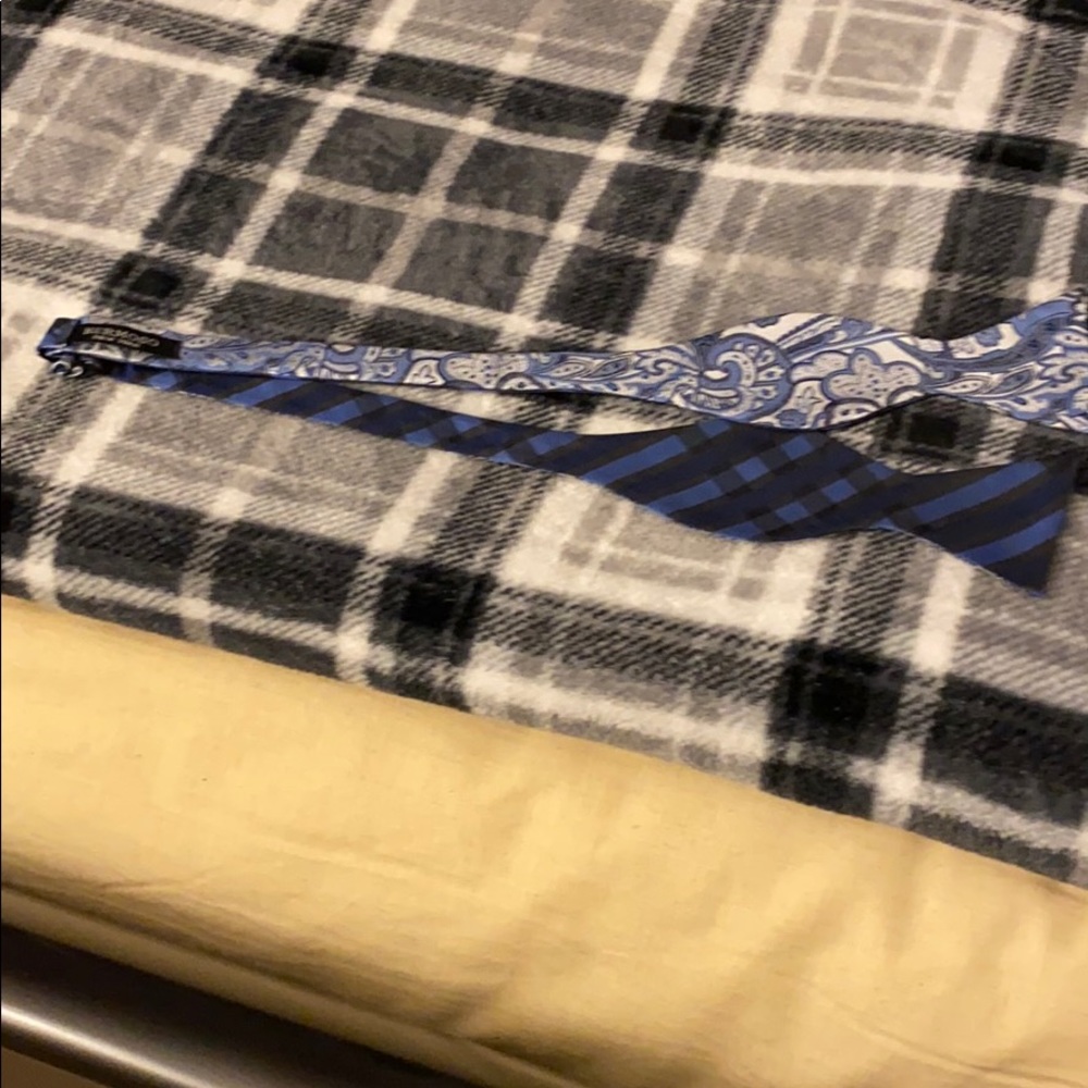 Bow tie